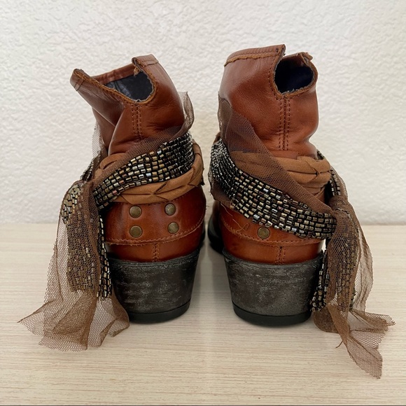 Steve Madden leather boots with iridescent beading - Picture 7 of 8